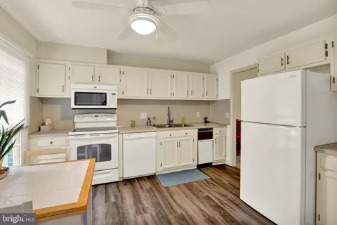 Kitchen - 21 Club Ln, Reading, PA 19607 photo 2 of 3