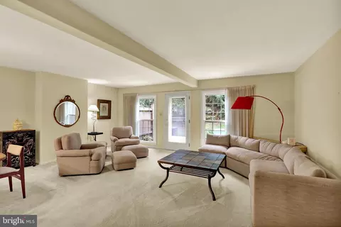 Living - 21 Club Ln, Reading, PA 19607 photo 1 of 3