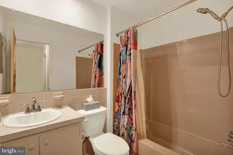 Bath - 21 Club Ln, Reading, PA 19607 photo 2 of 4