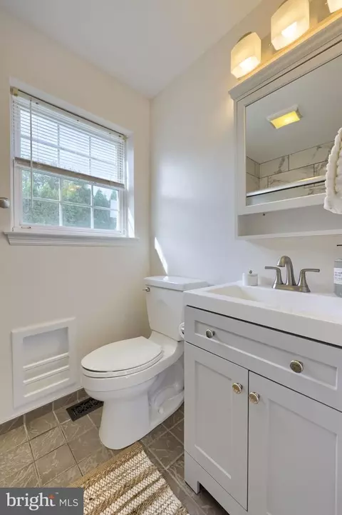 Bath - 4910 Green Tree Rd, Reading, PA 19606 photo 3 of 3