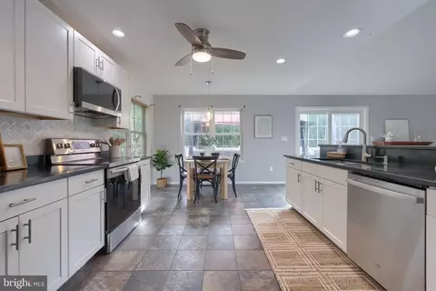 Entry Way - 4910 Green Tree Rd, Reading, PA 19606 photo 6 of 6