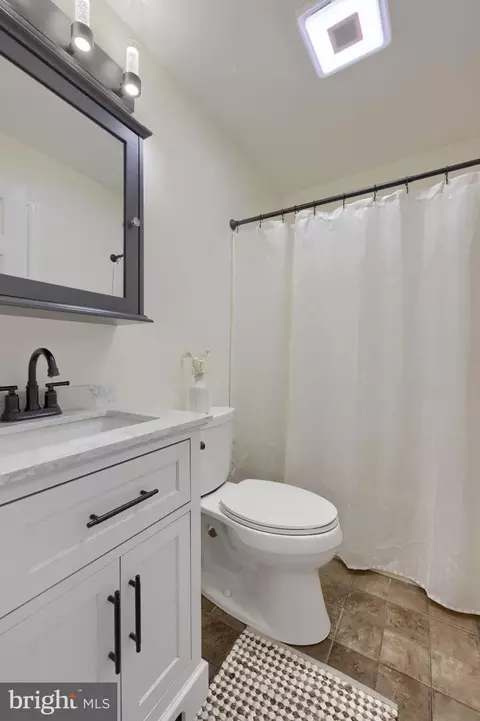 Bath - 4910 Green Tree Rd, Reading, PA 19606 photo 2 of 3