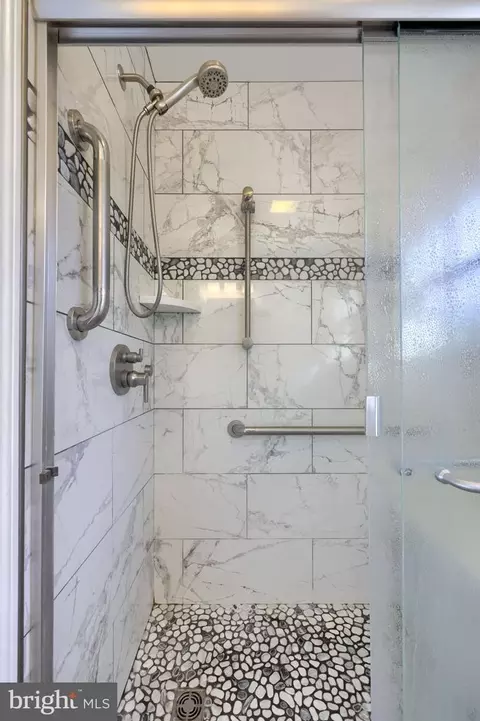 Bath - 4910 Green Tree Rd, Reading, PA 19606 photo 1 of 3