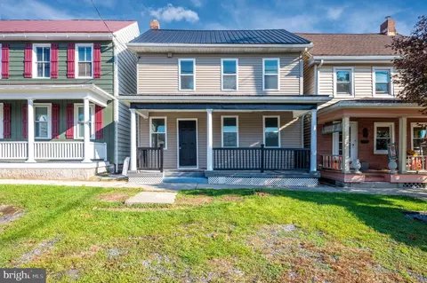 69 Main St, Womelsdorf, PA 19567