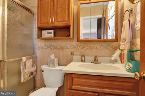 Bath - 4110 Danor Dr, Reading, PA 19605 photo 2 of 4