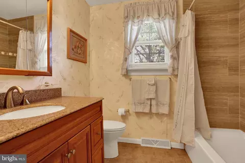 Bath - 4110 Danor Dr, Reading, PA 19605 photo 4 of 4