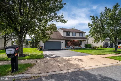 4550 Hillside Rd, Reading, PA 19606