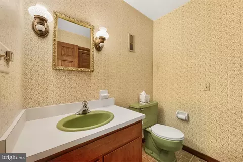 Bath - 35 Peach Tree Ln, Sinking Spring, PA 19608 photo 1 of 3