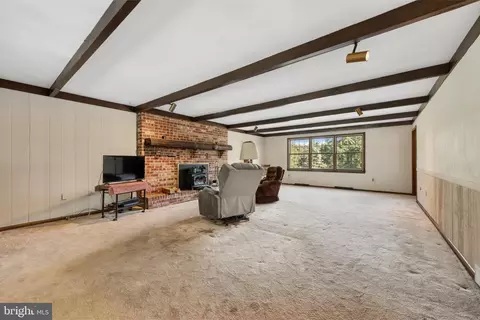 Living - 35 Peach Tree Ln, Sinking Spring, PA 19608 photo 1 of 2