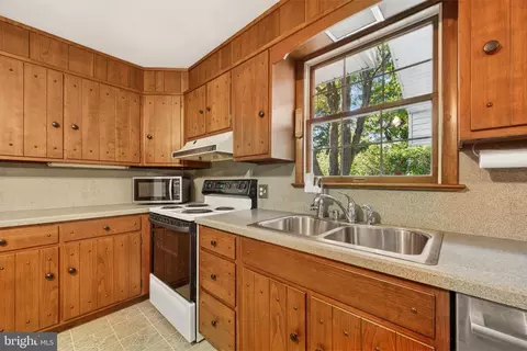 Kitchen - 35 Peach Tree Ln, Sinking Spring, PA 19608 photo 3 of 3
