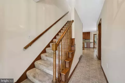 Entry Way - 35 Peach Tree Ln, Sinking Spring, PA 19608 photo 2 of 4