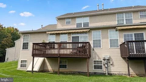 10 Fallowfield Cir, Reading, PA 19607 photo 4