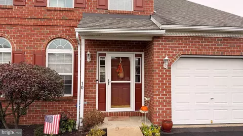 10 Fallowfield Cir, Reading, PA 19607 photo 2