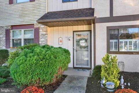 218 Saddlebrook Dr, Wernersville, PA 19565