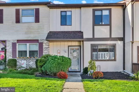 218 Saddlebrook Dr, Wernersville, PA 19565
