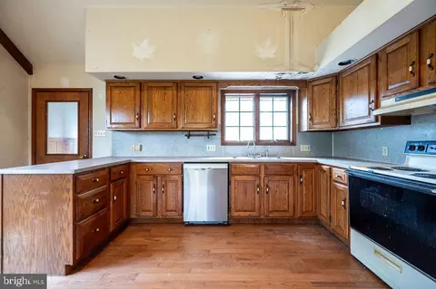 Kitchen - 122 Mine Rd, Oley, PA 19547 photo 2 of 3