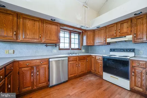 Kitchen - 122 Mine Rd, Oley, PA 19547 photo 3 of 3