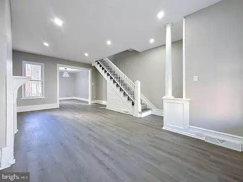 Living - 207 N 2nd St, Reading, PA 19601 photo 2 of 9