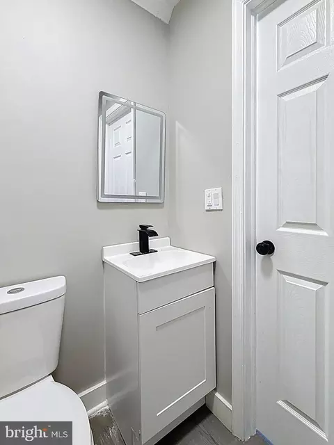 Bath - 207 N 2nd St, Reading, PA 19601 photo 1 of 3