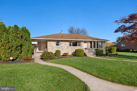 425 W Vine St, Fleetwood, PA 19522