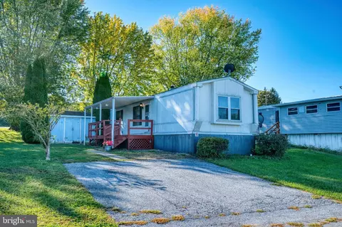 16 Walnut Ct, Fleetwood, PA 19522