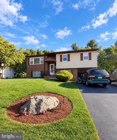 914 Suellen Dr, Reading, PA 19605