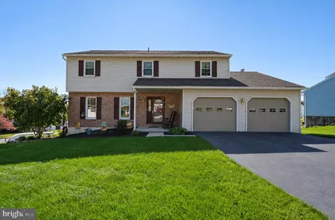 1720 S Mountain Dr, Sinking Spring, PA 19608