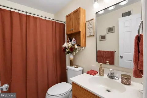 Bath - 2726 Beacon Dr, Sinking Spring, PA 19608 photo 2 of 2