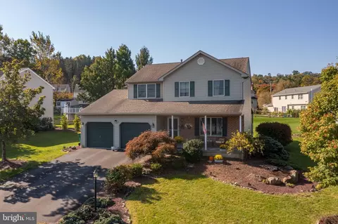 Exterior - 2726 Beacon Dr, Sinking Spring, PA 19608 photo 3 of 6