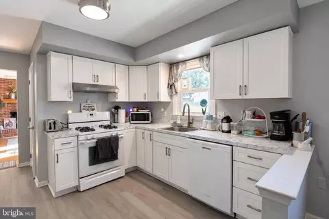 Kitchen - 2726 Beacon Dr, Sinking Spring, PA 19608 photo 1 of 2