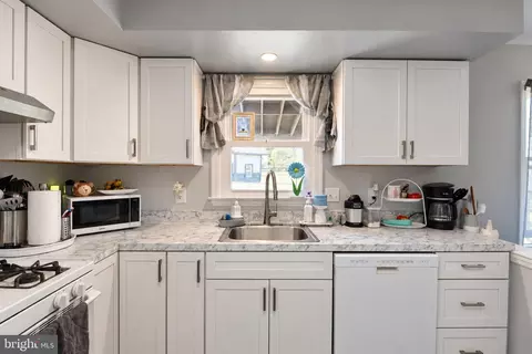 Kitchen - 2726 Beacon Dr, Sinking Spring, PA 19608 photo 2 of 2