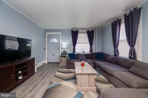 Entry Way - 37 N Wyomissing Ave, Reading, PA 19607 photo 1 of 4