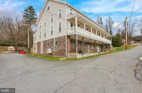 8 Hillside St, Mohnton, PA 19540