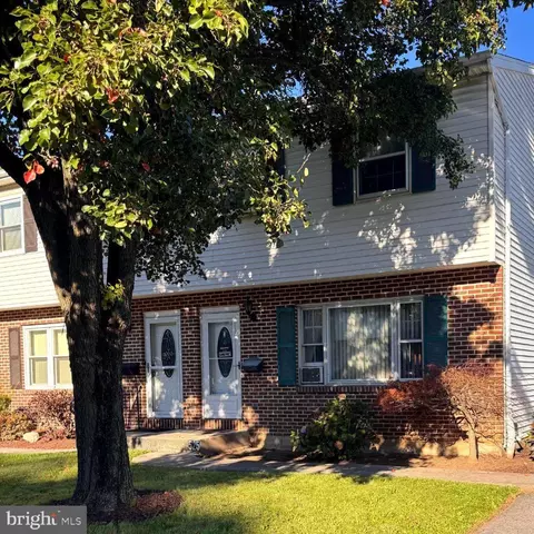 525 E Linden St, Fleetwood, PA 19522