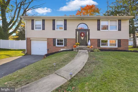 132 Oak Ln, Reading, PA 19606