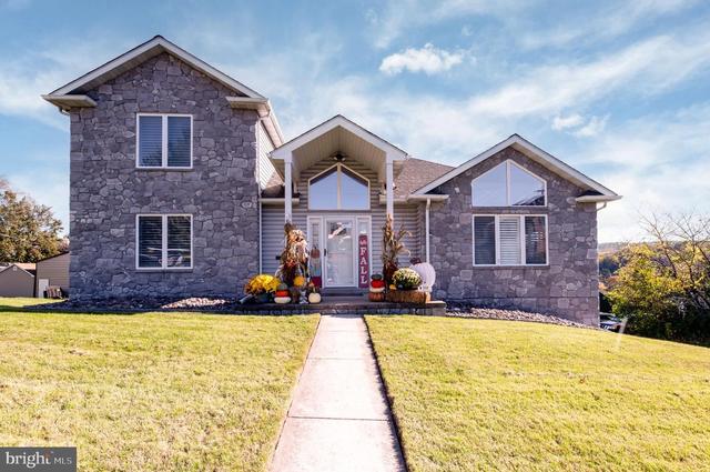 53 Maple St, Mohnton, PA 19540