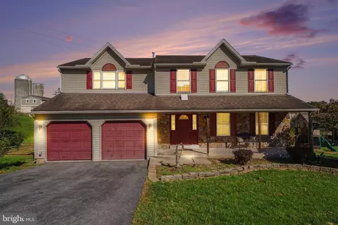 5013 Overlook Pt, Douglassville, PA 19518