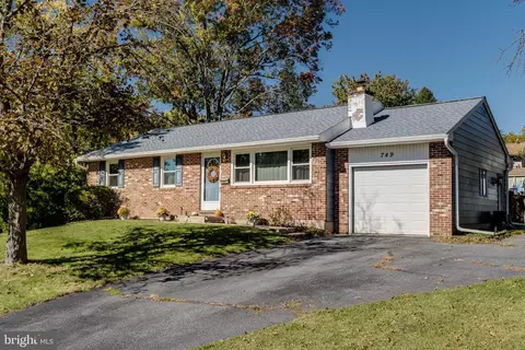 749 Rosewood Dr, Douglassville, PA 19518