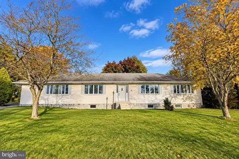 42 Pine Rd, Hamburg, PA 19526