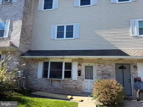 140 Village Dr, Boyertown, PA 19512