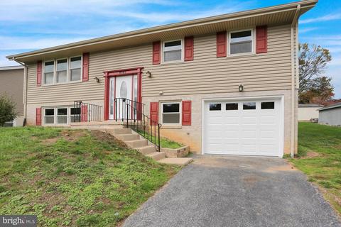 1315 Woodcrest Dr, Reading, PA 19607 photo 2