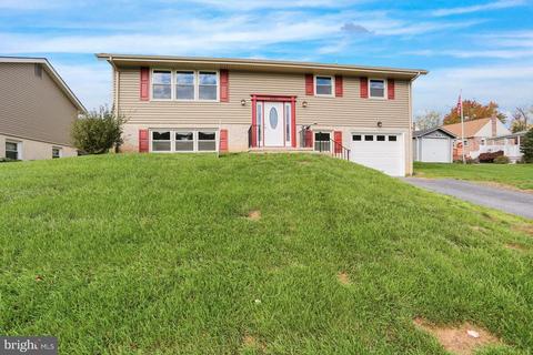 1315 Woodcrest Dr, Reading, PA 19607 photo 1
