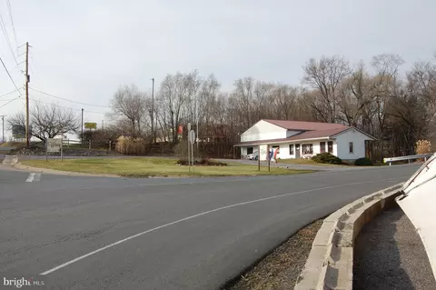 5784 Old Route 22, Shartlesville, PA 19554