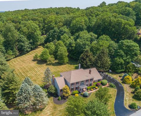 2 Glen Hollow Ct, Reading, PA 19607 photo 4