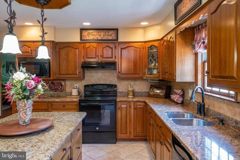 2 Glen Hollow Ct, Reading, PA 19607 photo 14