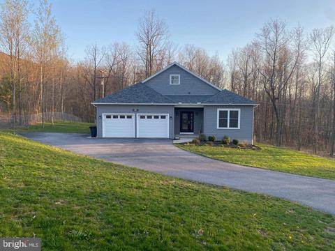 846 Brush Oaks Dr, Altoona, PA 16602