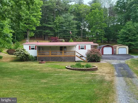 752 N Douglass Ln, Tyrone, PA 16686