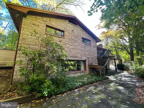 2809 Columbia Dr, Altoona, PA 16602