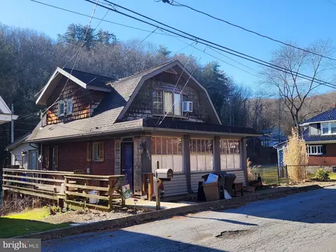 565 Oak St, Tyrone, PA 16686