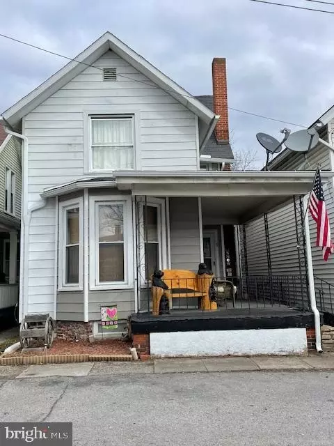 8 W Cottage St, Tyrone, PA 16686